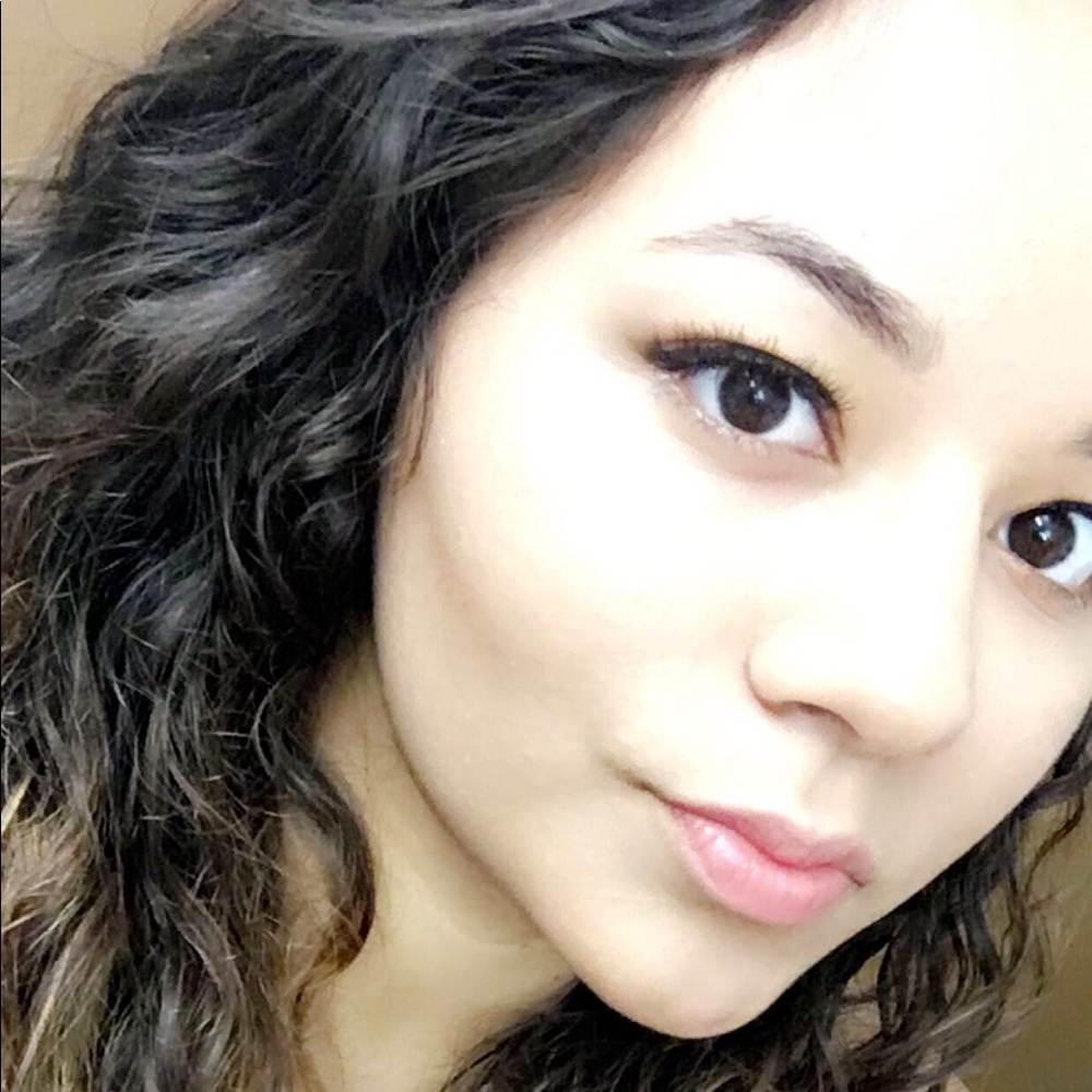 Meet your Posher, Esmeralda